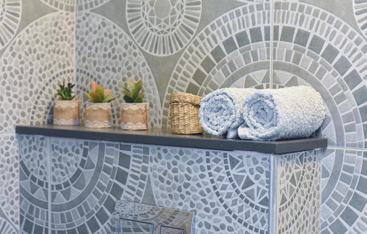Sunshine Suite Boutique Only 5 Min Walk To The Beach - By Seaelo Eilat Exterior photo